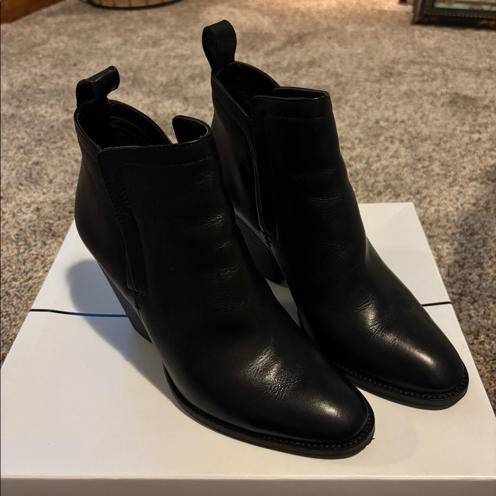 Black heeled booties!